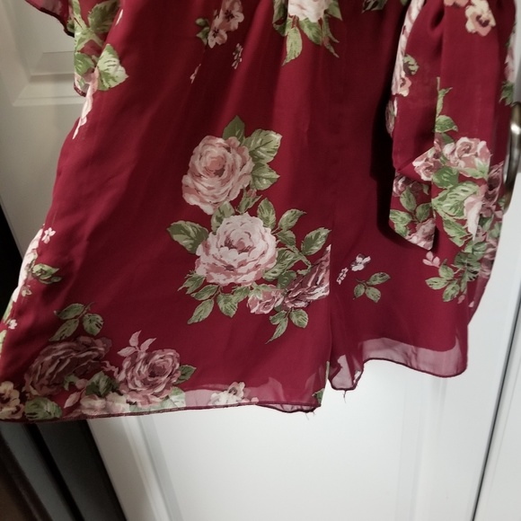 Rue 21 Flared sleeve Romper - Picture 4 of 6